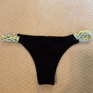 Victoria’s Secret Itsy Bikini Bottom XS